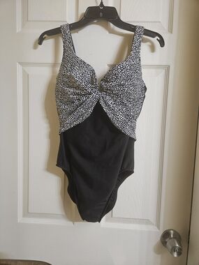 Miraclesuit Black and White Twist-Front Women One-Piece